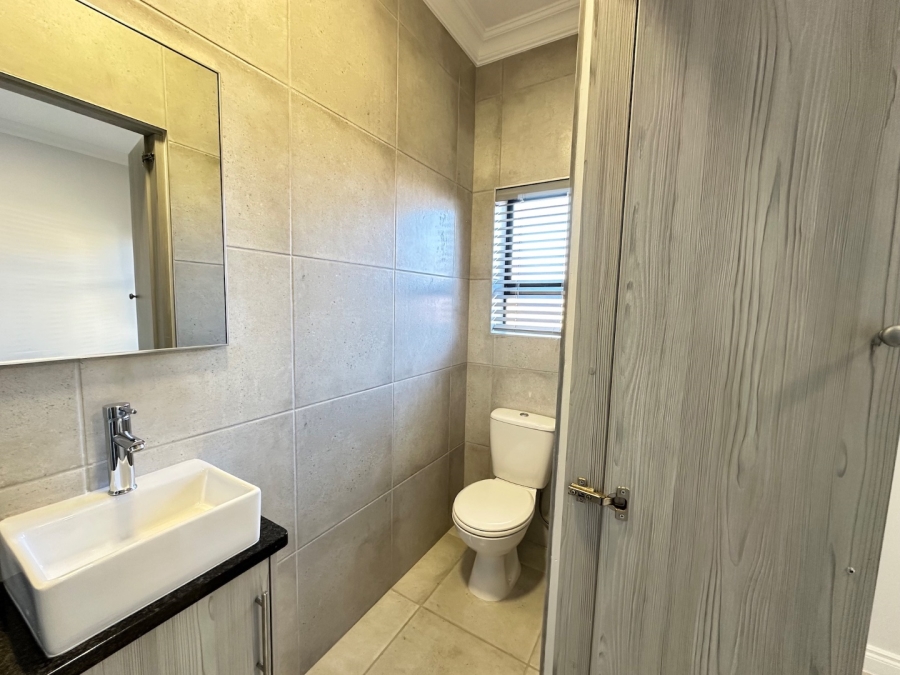 4 Bedroom Property for Sale in Hartenbos Heuwels Western Cape